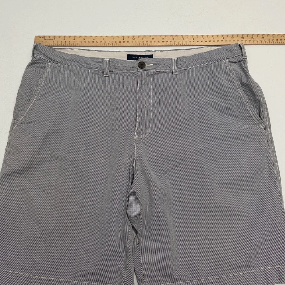 Tommy Hilfiger‎ Men's Striped Chino Shorts Size 42 Gray White Casual